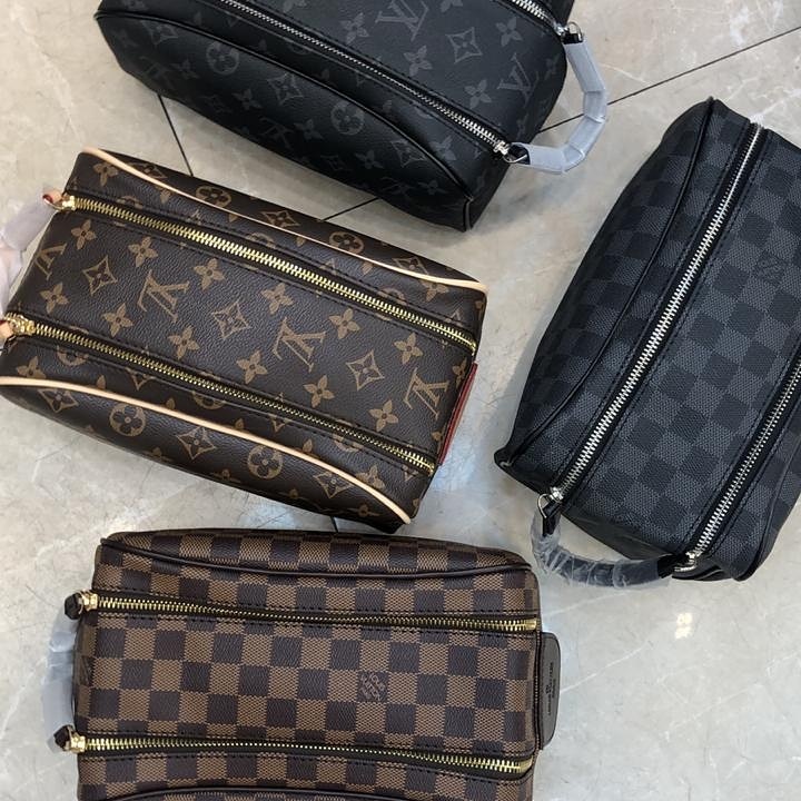 Necessaire LV italiana