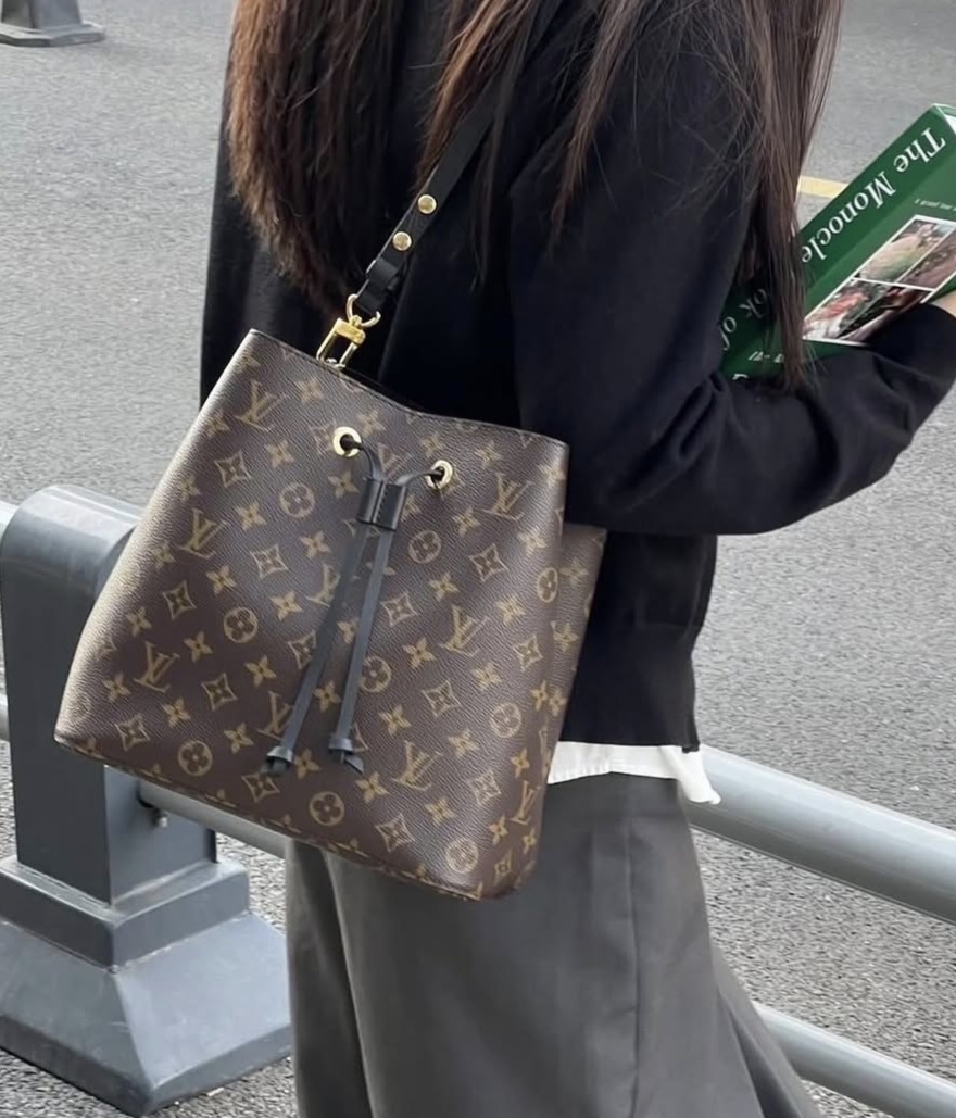 Bolsa Louis Vuitton Neonoé 
