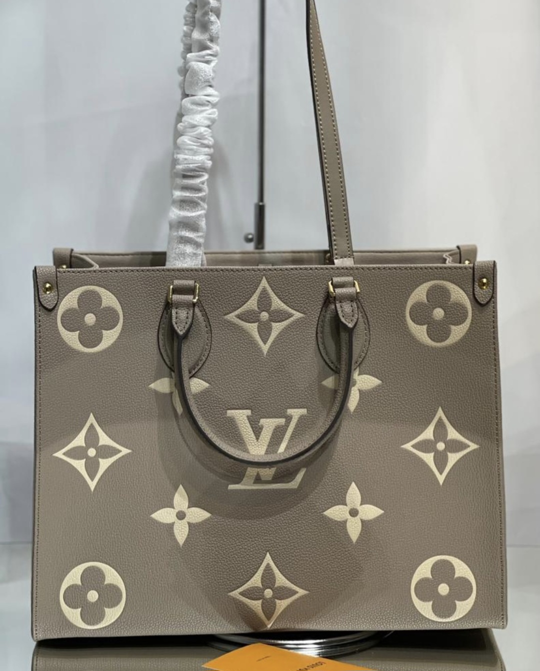 Bolsa Louis Vuitton OnTheGo M