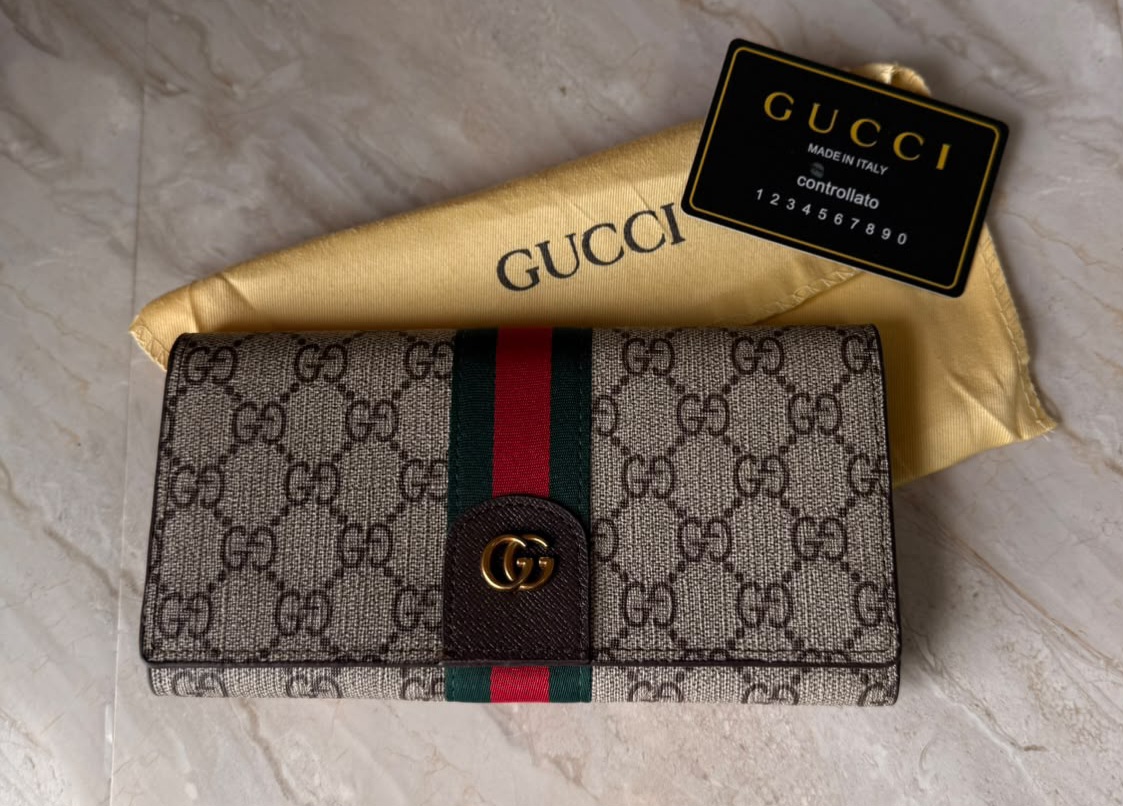 Carteira Gucci em couro 
