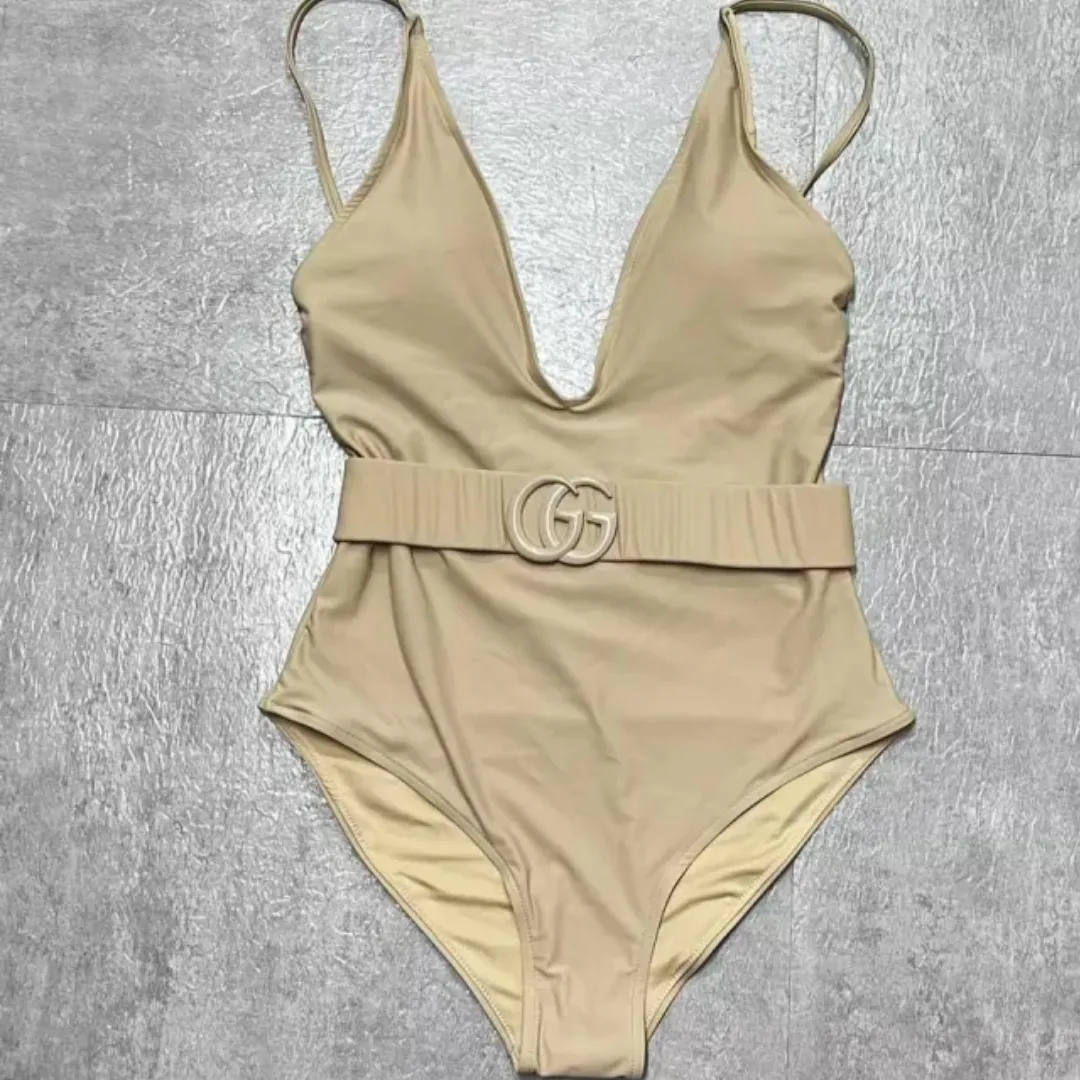 Maiô Gucci  nude