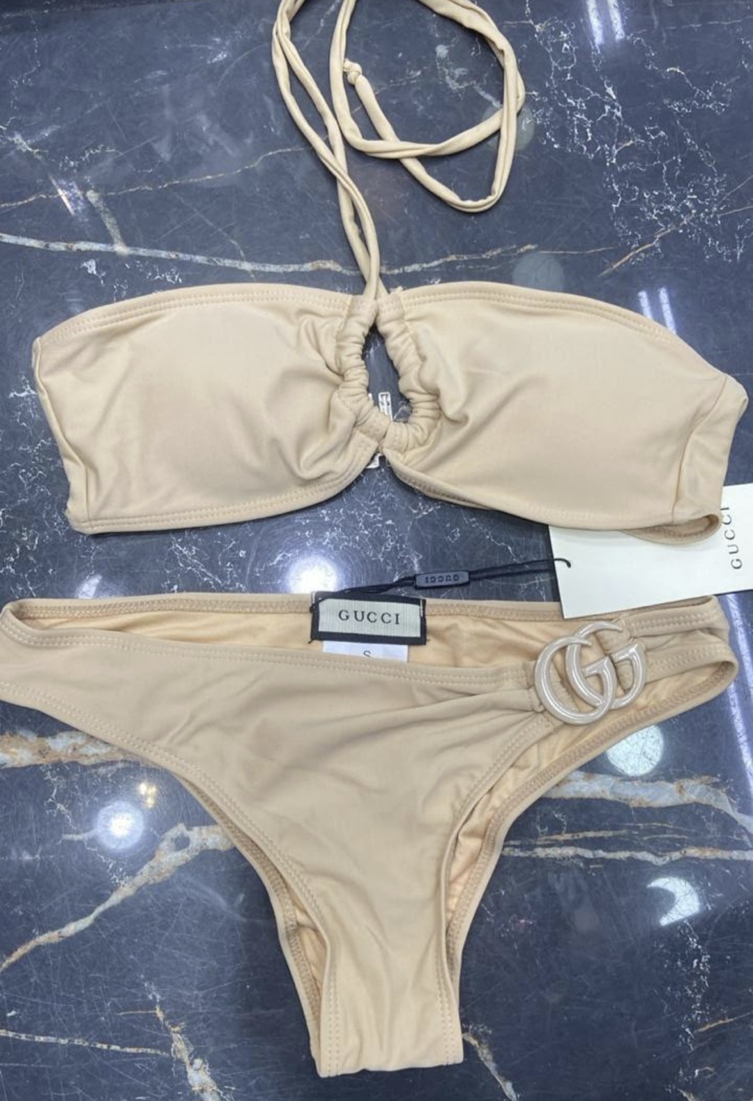 Biquíni Gucci nude